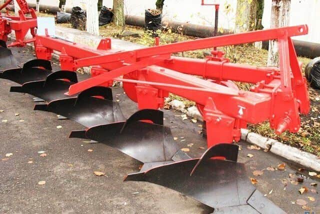 گاوآهن خراسان با تیغه های بلند مناسب شخم عمقی